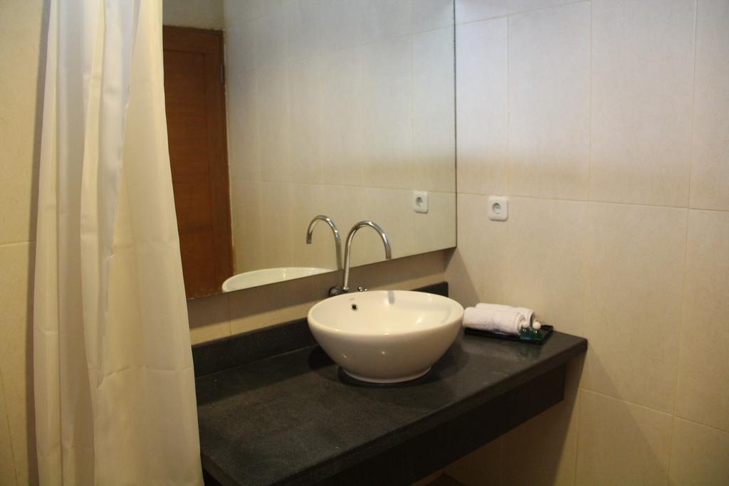 Kampoeng Nelayan Hotel Palu Room photo