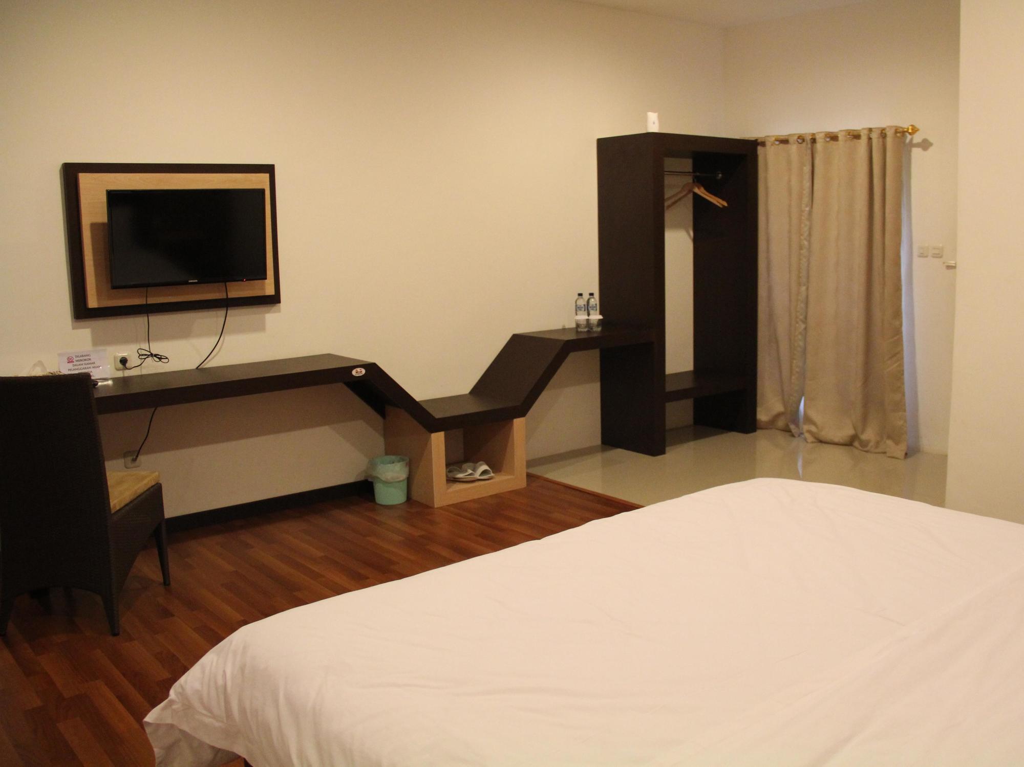 Kampoeng Nelayan Hotel Palu Exterior photo