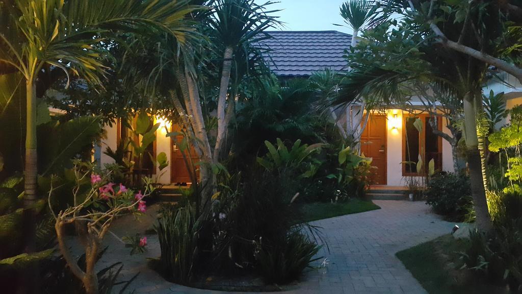 Kampoeng Nelayan Hotel Palu Exterior photo